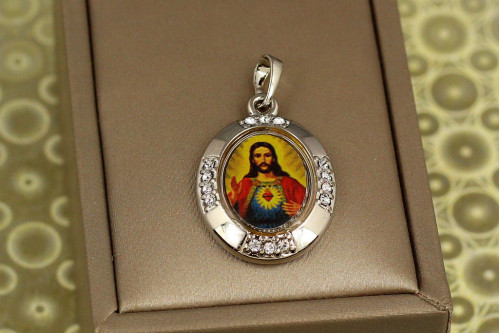 Ладанка Xuping Jewelry овальная Иисус с камнями цветная 2,7 см серебристая