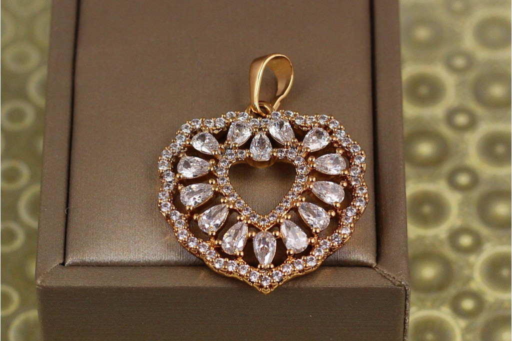 Кулон Xuping Jewelry большое сердце с капельками 3 см золотистый