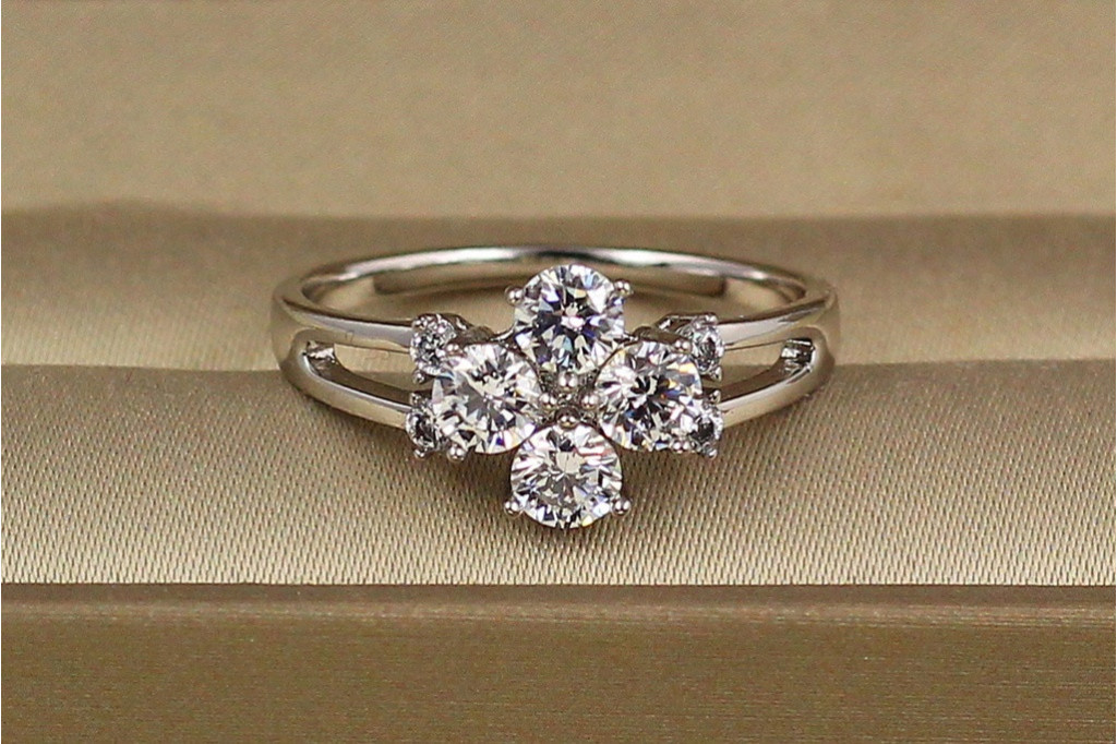 Кольцо  Xuping Jewelry четырехлистник р 18 серебристое