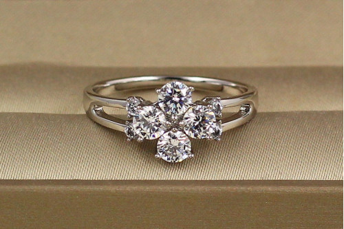 Кольцо  Xuping Jewelry четырехлистник р 18 серебристое