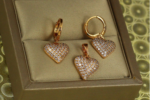 Набор Xuping Jewelry серьги подвески и кулон сердце с мелкими фианитами 2,4 см золотистый