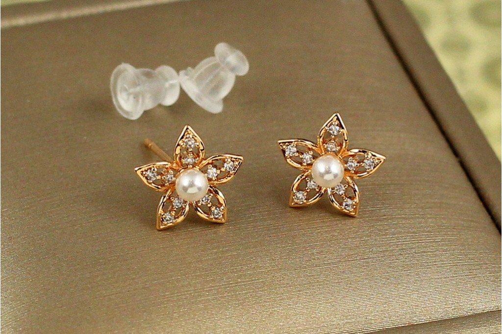 Серьги гвоздики Xuping Jewelry цветок с жемчужной середикой 10 мм золотистые