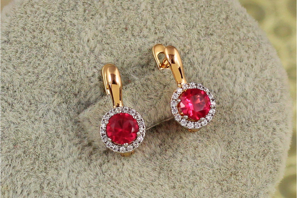 Сережки дитячі Xuping Jewelry сяйво із родієм і малиновим каменем 1,4 см золотисті
