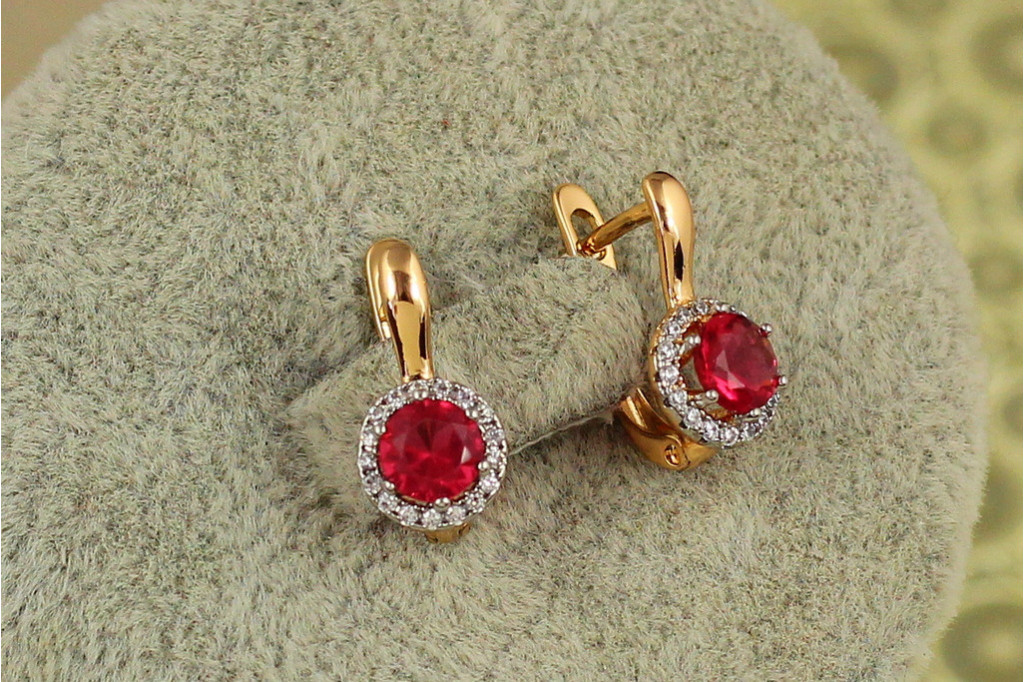 Сережки дитячі Xuping Jewelry сяйво із родієм і малиновим каменем 1,4 см золотисті