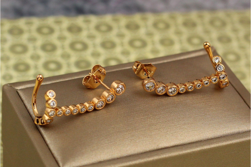 Серьги каффы Xuping Jewelry мыльная пенка с камнями в ободке 2.9 см золотистые