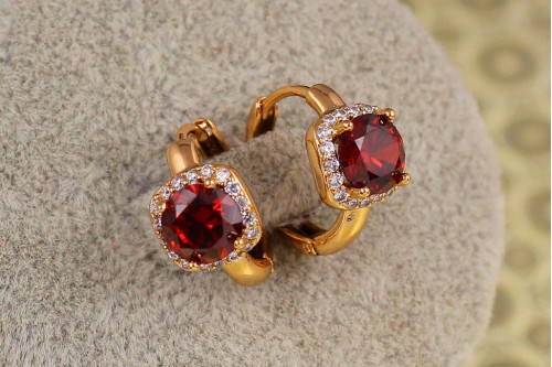 Серьги Xuping Jewelry принц с красным камнем 1.5 см золотистые