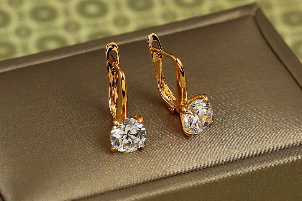 Сережки Xuping Jewelry солістка з білим каменем 1,7 см золотисті