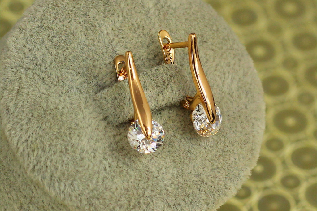 Сережки Xuping Jewelry Повітруля з білим каменем 2 см золотисті