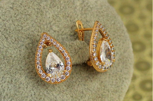 Сережки Xuping Jewelry Капля з білим каменем в окантовці 1,8 см золотисті