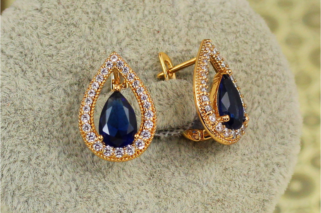 Сережки Xuping Jewelry Капля з синім каменем в окантовці 1,8 см золотисті