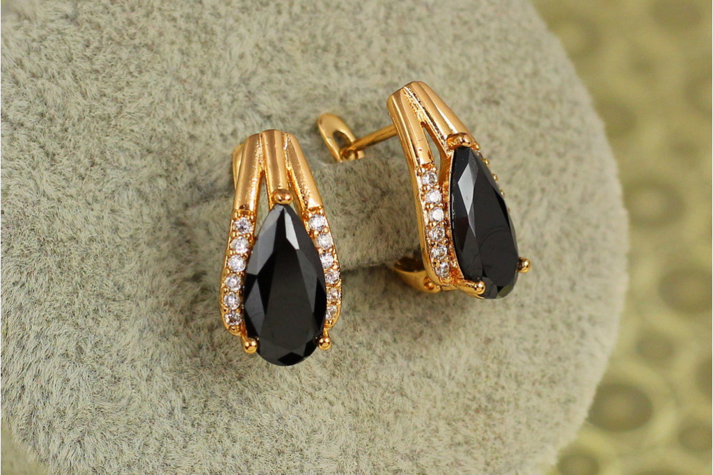 Сережки Xuping Jewelry Сонет із чорним каменем 1,7 см золотисті