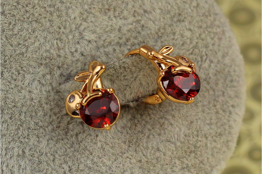 Серьги Xuping Jewelry Вишенки с красным камнем 1,2 см золотистые