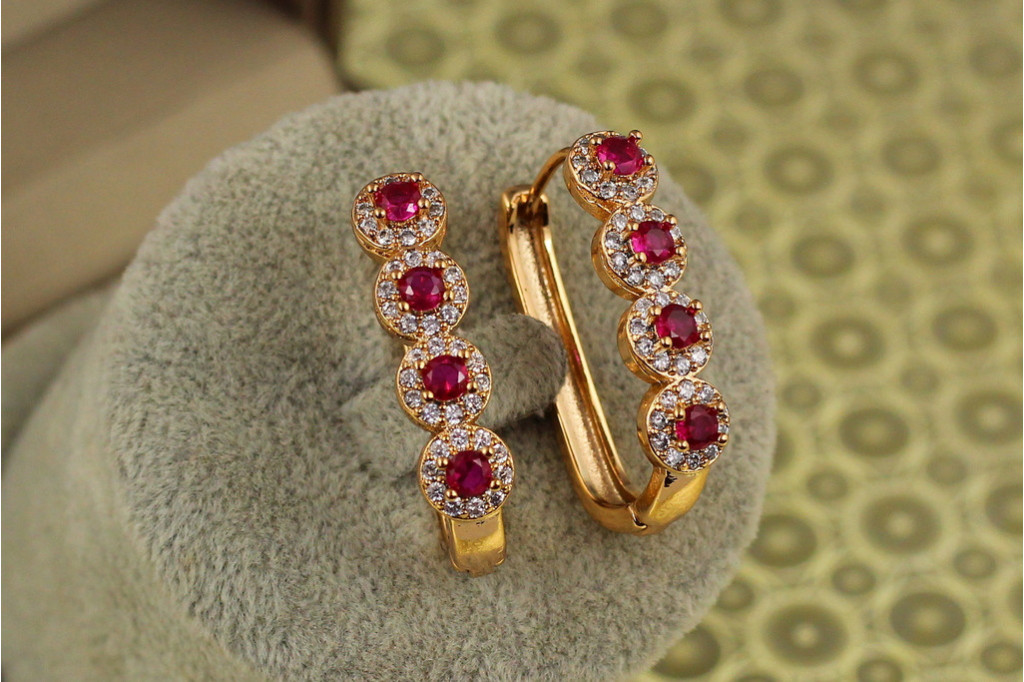 Сережки Xuping Jewelry квартет з малиновим камінням 3,1 см золотисті