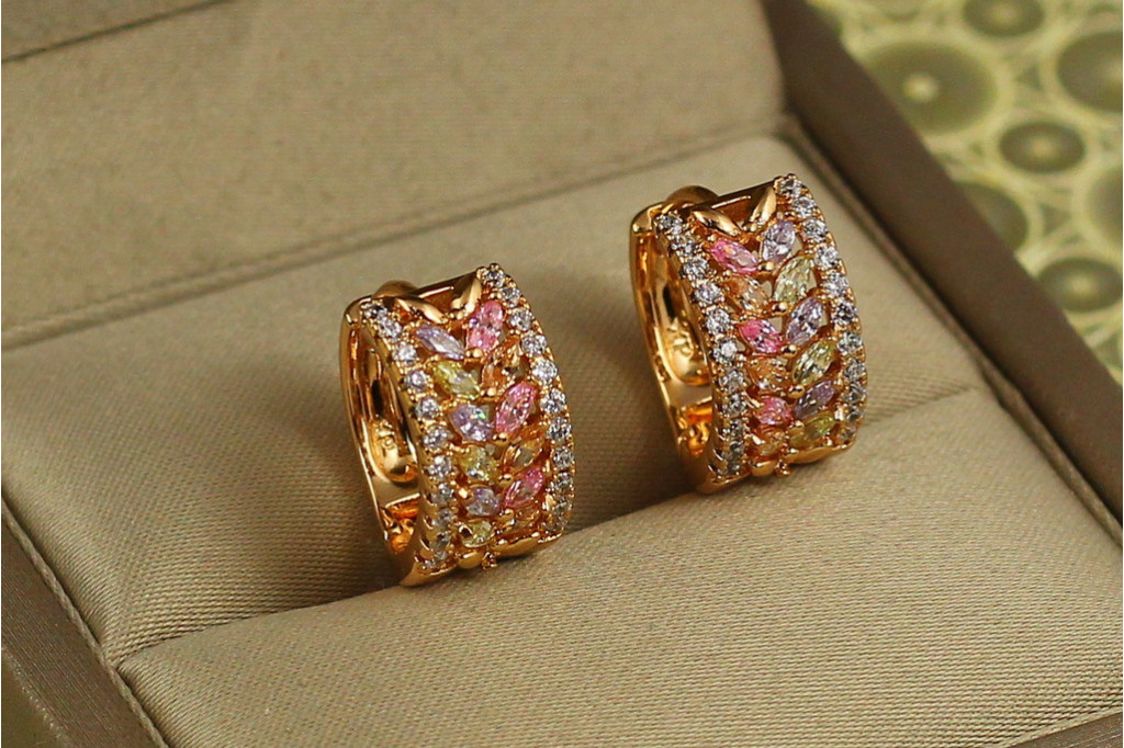 Сережки Xuping Jewelry родюче поле з різнокольоровими каменями 1,5 см золотисті