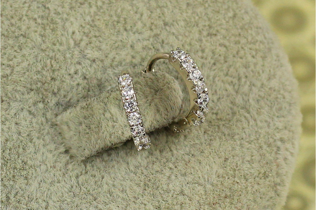 Сережки Xuping Jewelry доріжка з каменів спереду та ззаду 1.2 см сріблясті