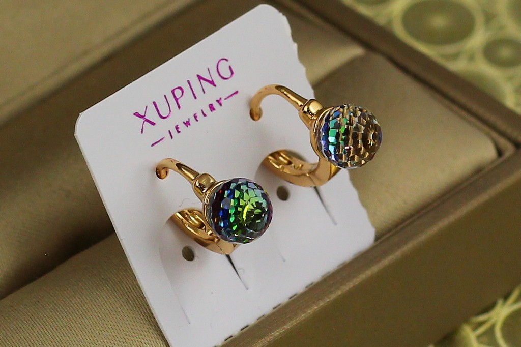 Сережки дитячі Xuping Jewelry Сваровські хамелеон багатогранність із зеленими каменями 1 см золотисті