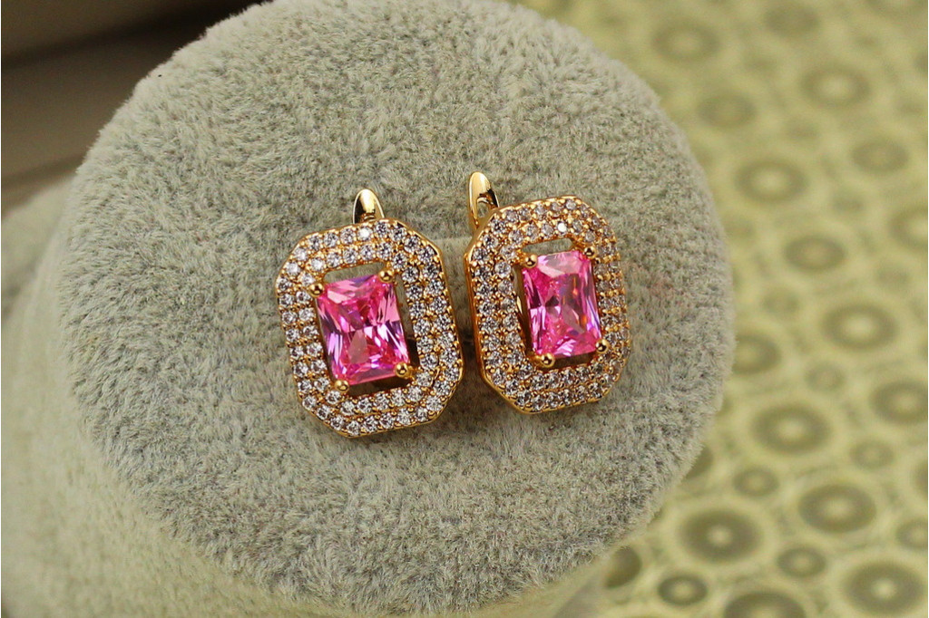 Серьги Xuping Jewelry эхо с розовым камнем 1,7 см золотистые