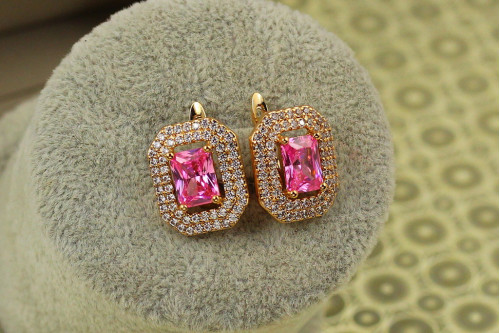 Серьги Xuping Jewelry эхо с розовым камнем 1,7 см золотистые