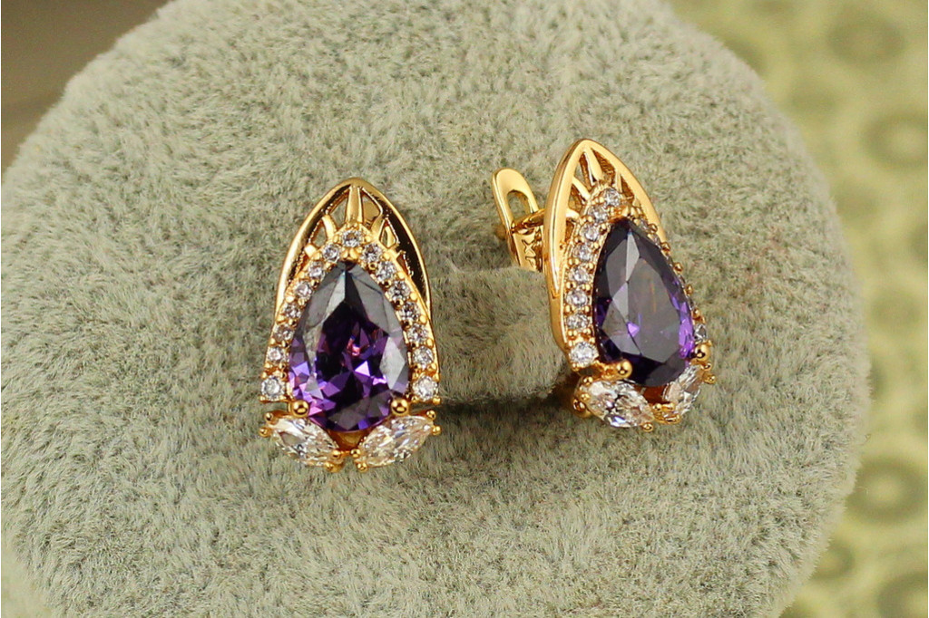 Сережки Xuping Jewelry перформанс з фіолетовим каменем 1,8 см золотисті