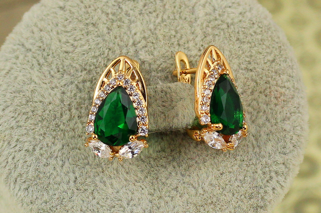 Сережки Xuping Jewelry перформанс з зеленим каменем 1,8 см золотисті