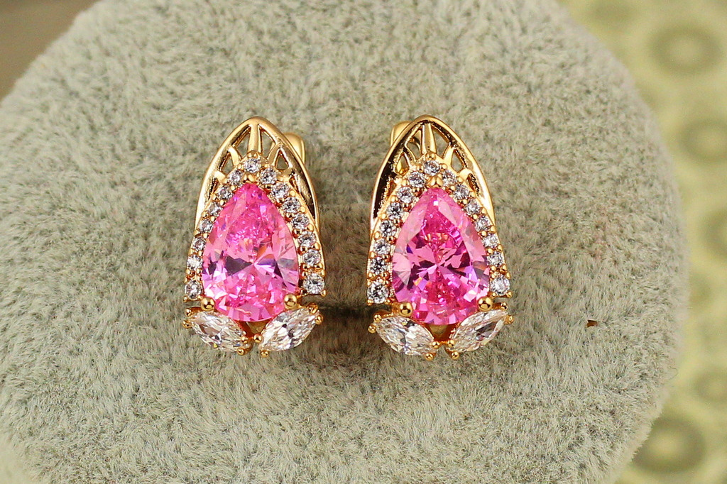 Сережки Xuping Jewelry перформанс з рожевим каменем 1,8 см золотисті