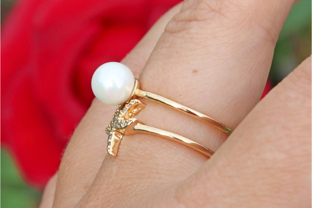 Кольцо Xuping Jewelry звезда с жемчугом р 16 раздвижное золотистое