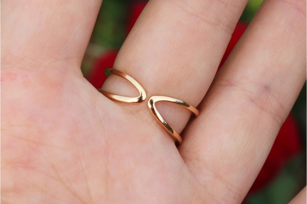 Кольцо Xuping Jewelry звезда с жемчугом р 16 раздвижное золотистое
