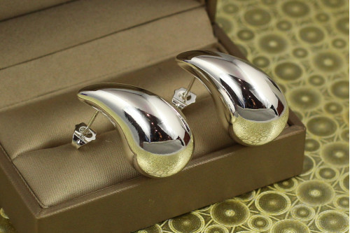 Сережки гвоздики Xuping Jewelry крапля Perfect Gloss 3 см сріблясті