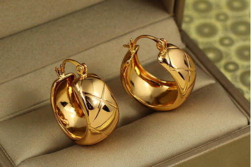 Серьги кольца Хuping Jewelry широкие гравировка ромб 2,5 см золотистые