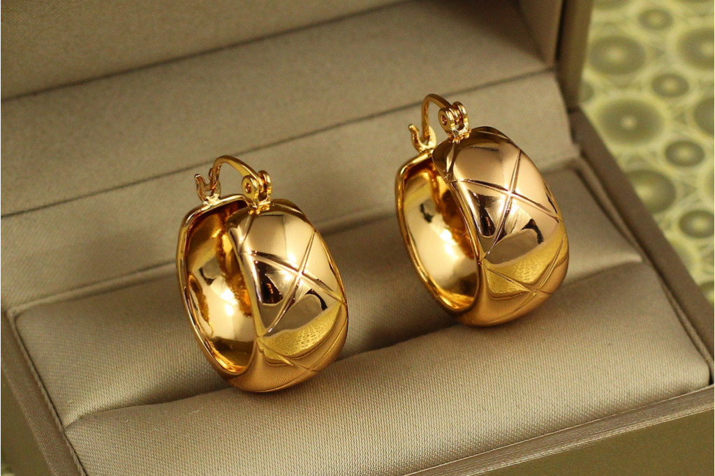 Серьги кольца Хuping Jewelry широкие гравировка ромб 2,5 см золотистые