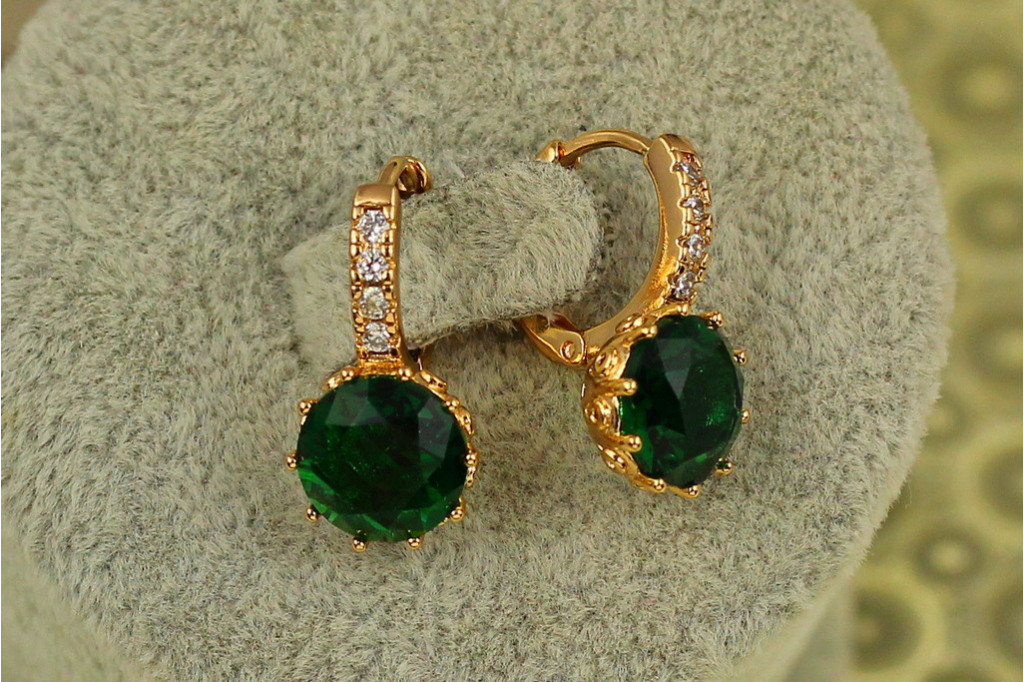Сережки Xuping Jewelry з великим зеленим каменем і круглою застібкою 2 см золотисті