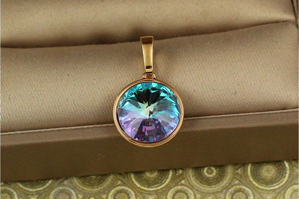 Кулон Xuping Jewelry большой камень Сваровски фиолетовый хамелеон 1,4 см золотистый
