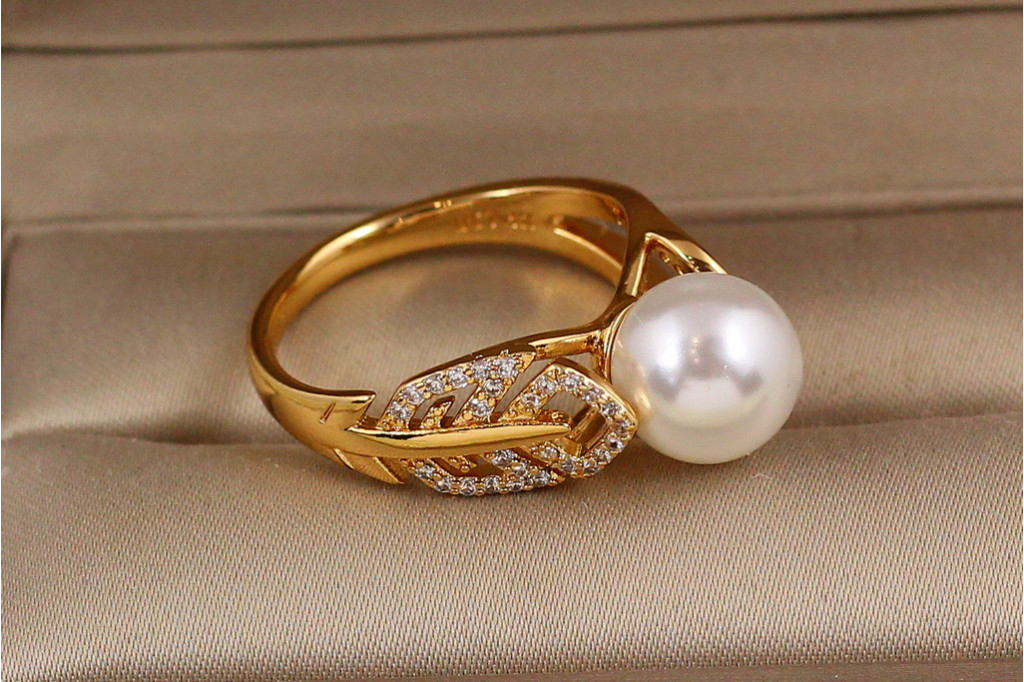 Кільце Xuping Jewelry перо з перлиною р 19 золотисте