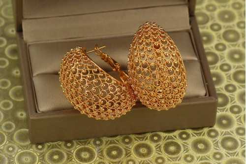Серьги кольца Хuping Jewelry бургундия 3,5 см золотистые