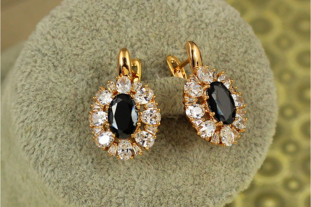 Сережки Xuping Jewelry циннія із чорним каменем 2,3 см золотисті