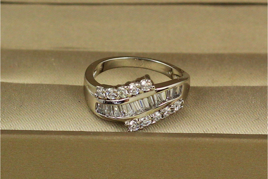 Кольцо Xuping Jewelry басня 11 мм р 16 серебристое