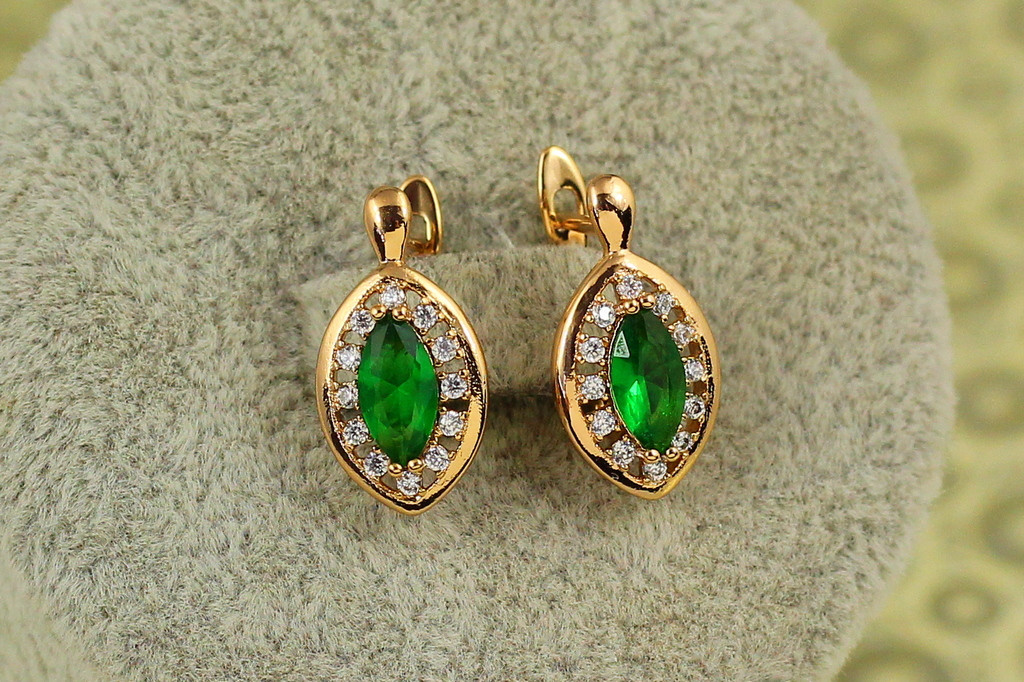 Серьги Xuping Jewelry маркиз с зеленым камнем в ободке 1,7 см золотистые