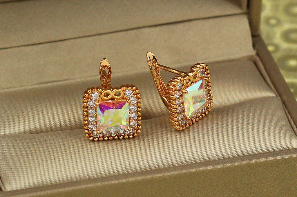 Серьги Xuping Jewelry вечность с камнем хамелеон 1,3 см золотистые