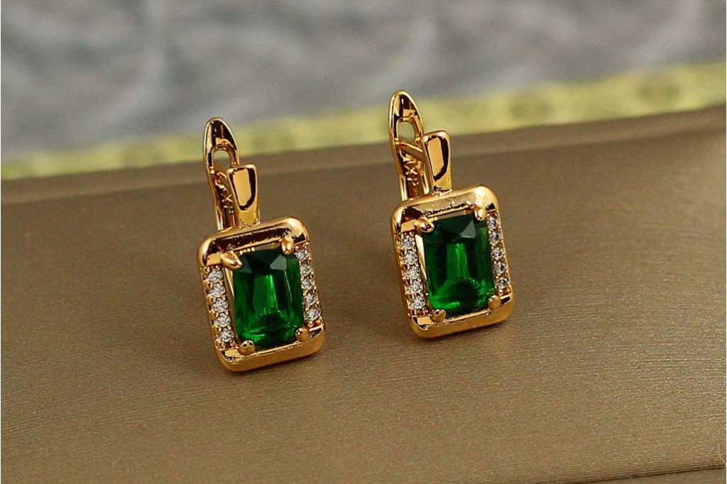 Серьги Xuping Jewelry фейлетон с зеленым камнем 1,5 см золотистые