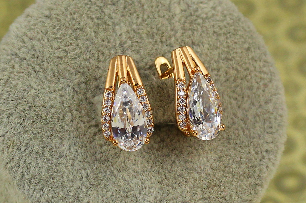 Сережки Xuping Jewelry Сонет з білим каменем 1,7 см золотисті