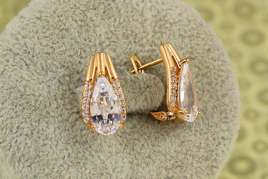Сережки Xuping Jewelry Сонет з білим каменем 1,7 см золотисті