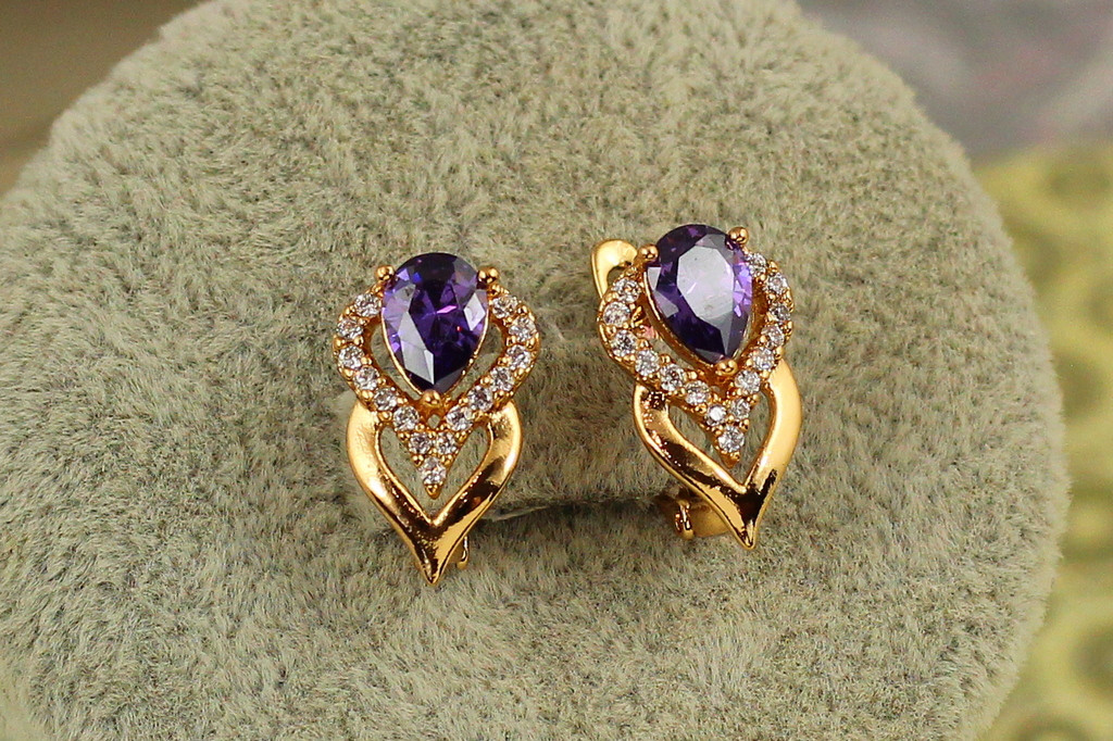 Серьги Xuping Jewelry Перина с фиолетовым камнем 1,6 см золотистые