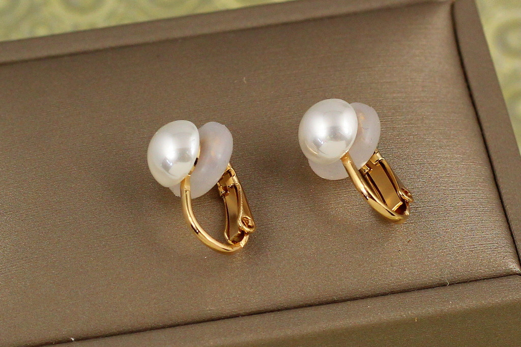 Серьги клипсы Xuping Jewelry половинка жемчужины 1,6 см золотистые