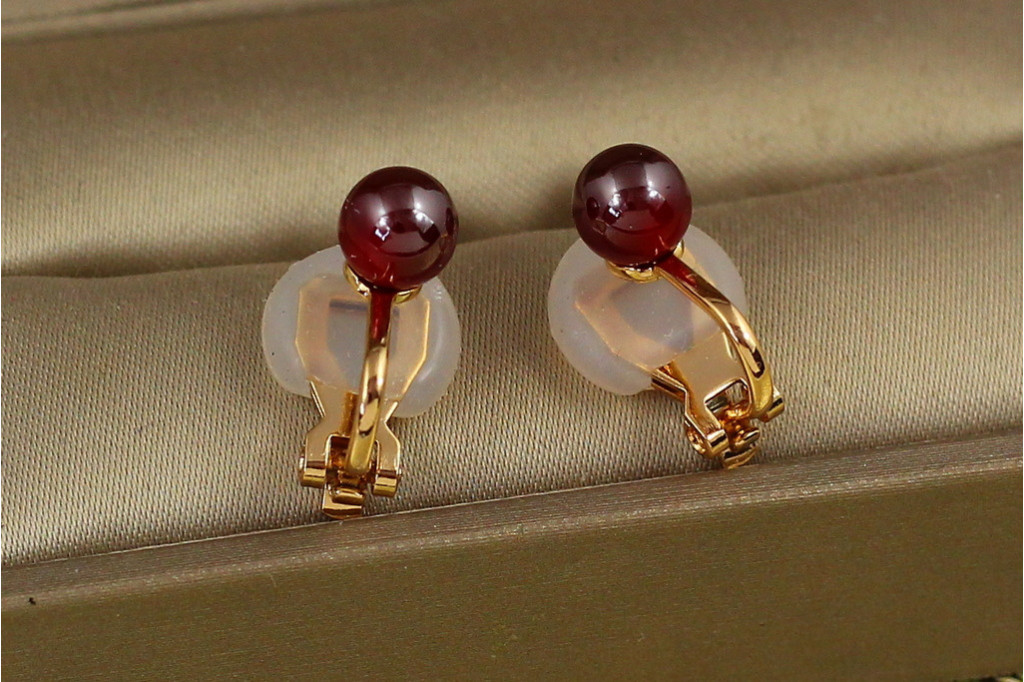 Серьги клипсы Xuping Jewelry красная жемчужина 1,5 см золотистые