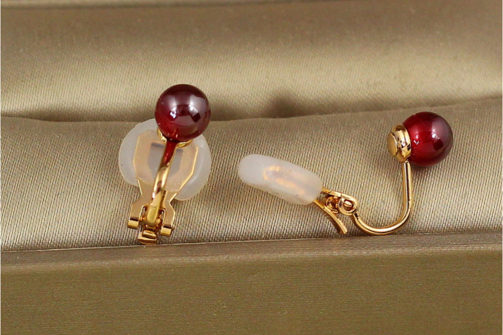 Серьги клипсы Xuping Jewelry красная жемчужина 1,5 см золотистые