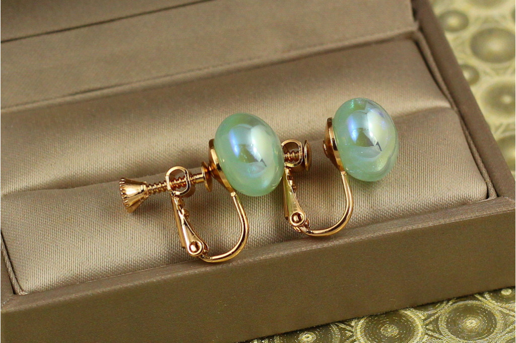 Серьги клипсы Xuping Jewelry шарики зеленый перламутр 1,6 см золотистые