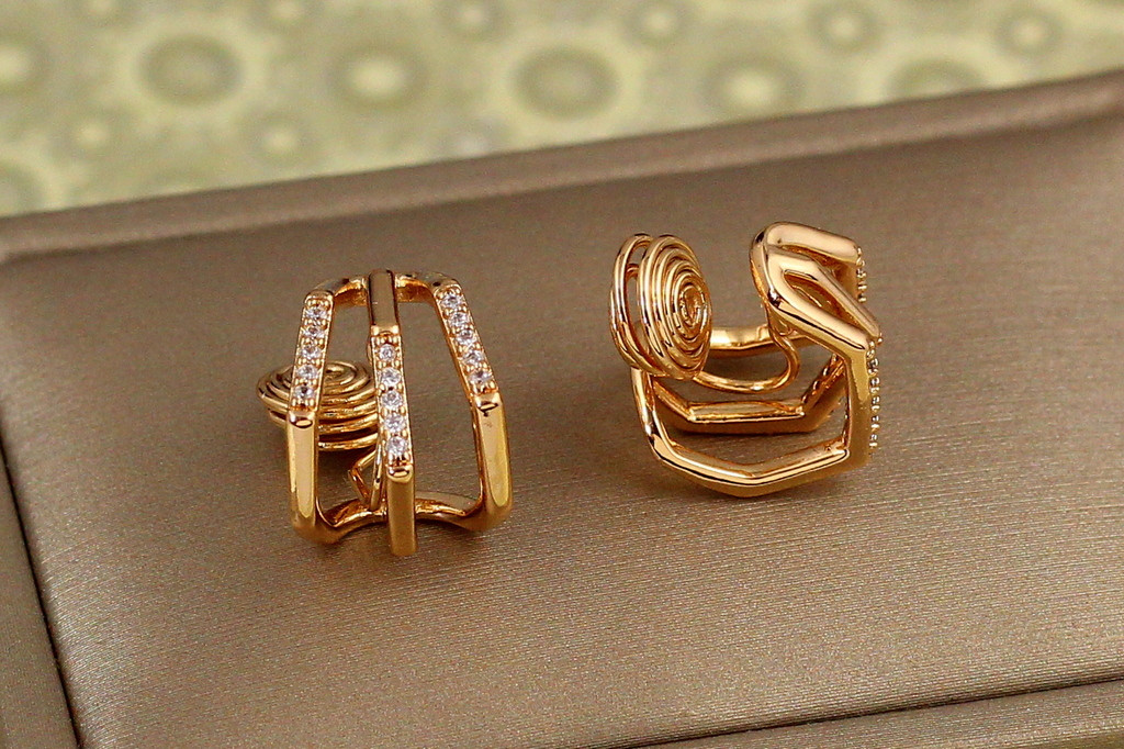 Серьги Xuping Jewelry кулачок 1,5 см золотистые