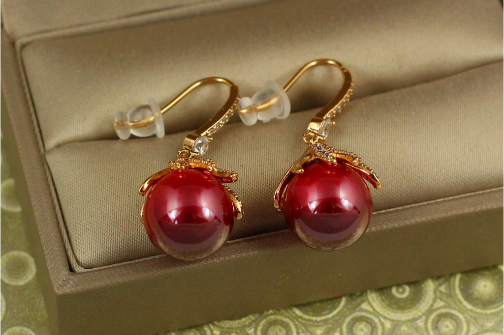 Сережки Xuping Jewelry ліщина з червоною перлиною 3,3 см золотисті