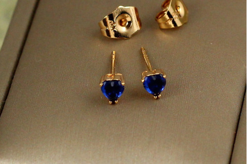 Сережки гвоздики Xuping Jewelry сердечки із синіми камінцями 4 мм золотисті