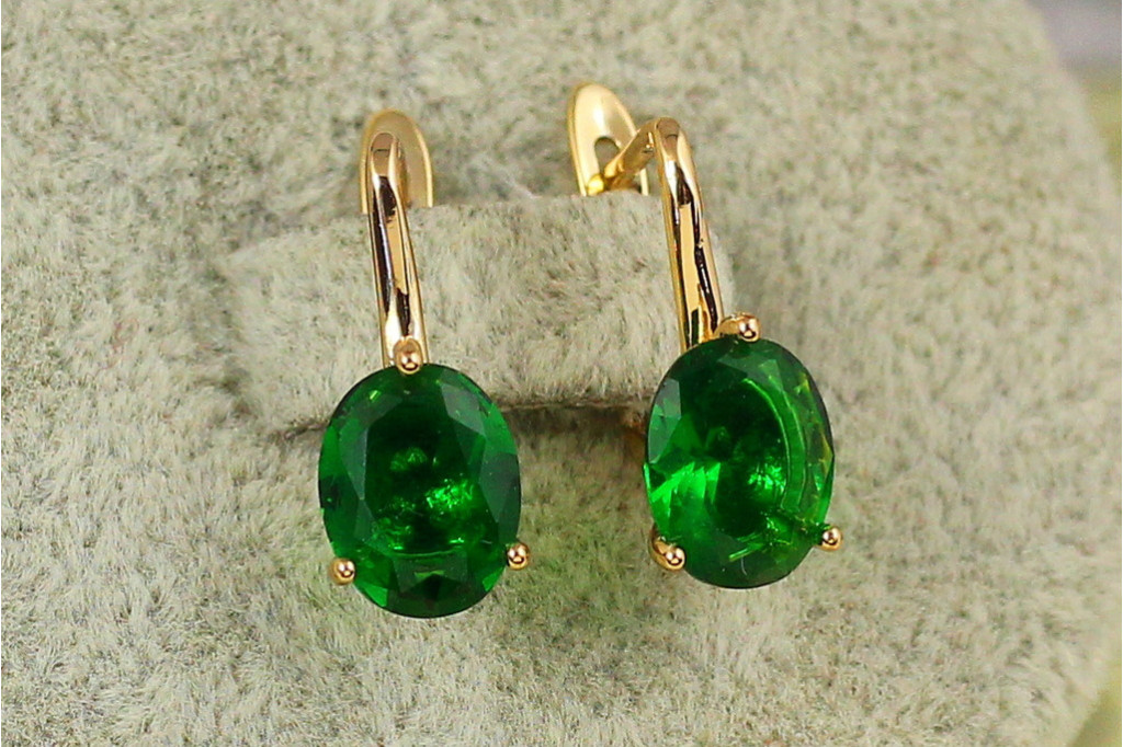 Серьги Xuping Jewelry солистка с зеленым овальным камнем 1,7 см золотистые
